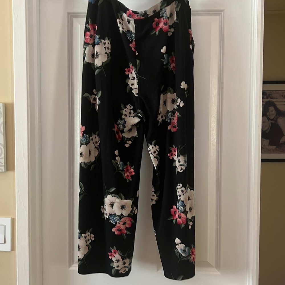 J.Jill Wearever Collection Full Leg Crop Pant M Black Floral with side pockets